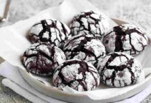 Amaretti al cioccolato morbidi | senza farina e subito pronti | sono la ricarica che stai aspettando! Amaretti al cioccolato morbidi | senza farina e subito pronti | sono la ricarica che stai aspettando!