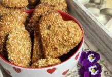 Biscotti ai semi di sesamo a colazione, a merenda e prima di andare a letto, sono sempre ben accetti