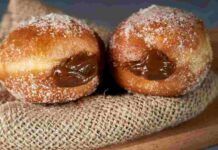 Bomboloni al cioccolato | golosissimi e nutrienti | fai il pieno di energia in un attimo