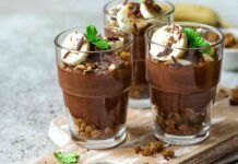 Budino ai semi di chia e cioccolato il dessert cremoso e fresco in 5 minuti sarà pronto