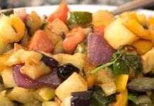 Caponata con le patate: questa la devi provare e te ne innamorerai subito Caponata con le patate questa la devi provare e te ne innamorerai subito