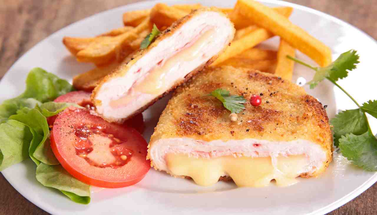 Cordon bleu di tacchino con cuore cremoso | saporiti, leggeri e in tavola in pochi minuti