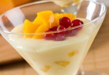 Crema alle pesche con pezzi di frutta | super cremosa pronta in un attimo Crema alle pesche con pezzi di frutta | cremosa e fresca | ti rimette in forze fin dal primo assaggio