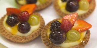 Crostatine alla frutta, friabili e cremose come quelle delle pasticcerie