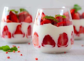 Dessert al cucchiaio alle fragole | cremoso e fresco | e fai sempre un figurone