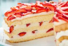Torta dessert alle fragole super light | coccolati senza rimorsi