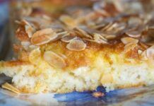 Focaccia dolce con petali di mandorle caramellate 17062023 ricettasprint