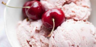 Gelato alla ciliegia senza gelatiera | Rinfrescante e genuino | è il peccato di gola che non ti fa ingrassare