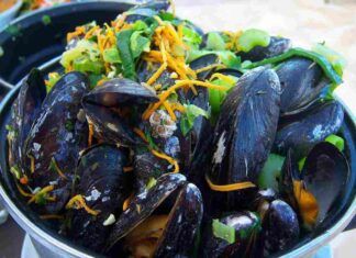 Impepata di cozze con insalata di verdure 06062023 ricettasprint