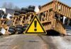 Incidente stradale, camion si ribalta e disperde tutto il suo carico di patate