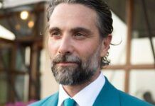 Luca Calvani ha perso la testa per lei bellissima e famosissima | La carezza che manda il web in tilt Luca Calvani ha perso la testa - RicettaSprint