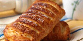 Mini strudel alla crema stupisci la tua famiglia a colazione, faranno l'acquolina in bocca