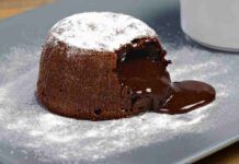 Muffin al cacao con cuore cremoso | morbidi, golosi e profumatissimi
