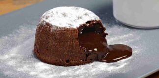 Muffin al cacao con cuore cremoso | morbidi, golosi e profumatissimi