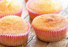 Muffin al melone | leggerissimi e soffici | la ricetta riciclo per un risveglio light e goloso