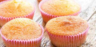 Muffin al melone | leggerissimi e soffici | la ricetta riciclo per un risveglio light e goloso