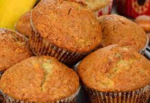 Muffin alla banana | finalmente una merenda nutriente, preparali in un attimo