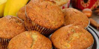 Muffin alla banana | finalmente una merenda nutriente, preparali in un attimo