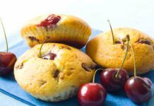 Muffin alle ciliegie | light e golosi | sono il modo migliore per iniziare la giornata