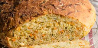 Pane alle carote e zucchine ricetta sfiziosa da fare a casa, da servire con secondi e contorni