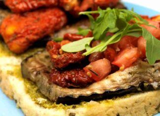 Pane bruschettato con melanzane e pomodori questa ricetta non l'hai mai provata, è arrivato il momento!