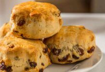 Panini morbidi all'uvetta la ricetta furba per una merenda improvvisa