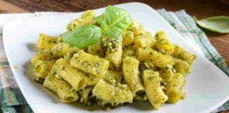 Pasta al pesto di mandorle e pistacchi | senza grassi e subito pronta | perdi peso mangiando