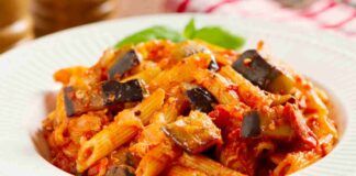 Pasta alla norma cremosissima, con pochi ingredienti porti il meglio della Sicilia in tavola