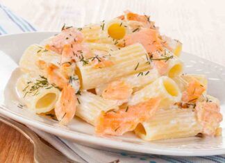 Pasta al salmone | cremosa e saporita | buona come quella dei ristoranti pluristellati