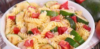 Pasta zucchine pomodoro e pancetta | il buon cibo a tavola non annoia mai!