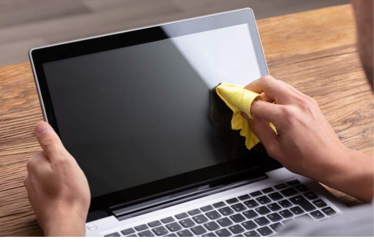 Come utilizzare le bucce di banana per le pulizie di casa
