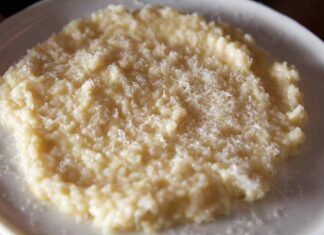 Risotto alla parmigiana | Saporito e succulento | è il confort food che piace a tutti