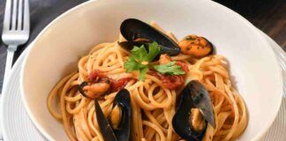 Spaghetti alle cozze in 10 minuti | con 5 euro si spesa ti senti uno chef