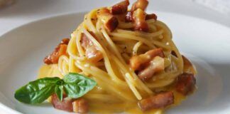 Spaghetti alla carbonara cremosissimi | appetitosi e saporiti | nessuno sa dirgli di no!