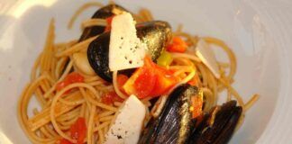 Spaghetti con pomodorini cozze e formaggio 06062023 ricettasprint