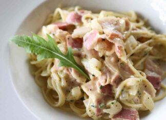 Spaghetti cremosi con guanciale li prepari in pochi minuti e salvi il pranzo della tua famiglia