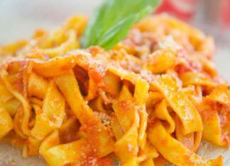 Tagliatelle pomodorini e pancetta per un pranzo last minute, ma senza rinunciare al gusto!