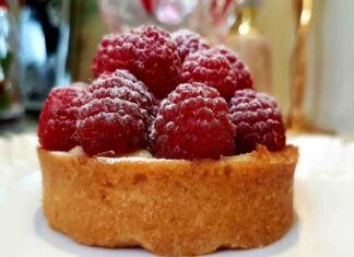 Tartellette senza forno con crema chantilly e lamponi 07062023 ricettasprint