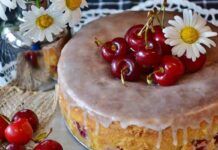 Torta morbida di yogurt limone e ciliegie