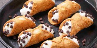 Cannoli siciliani al forno leggerissimi, la variante fit ma con le gocciole di cioccolato