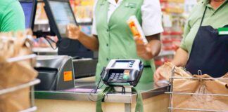 Paga col Bancomat al supermercato e si prendono più soldi