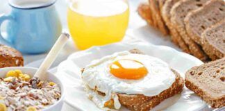 Perché è consigliato mangiare le uova a colazione
