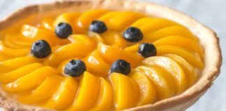 Crostata alle pesche sciroppate il dessert super veloce e leggero, non dovrai cuocere nulla!