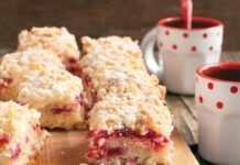Dolcetti crumble alla marmellata accompagna con un po' di gelato alla crema e dopo cena stendi tutti