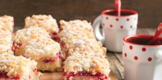 Dolcetti crumble alla marmellata accompagna con un po' di gelato alla crema e dopo cena stendi tutti