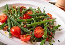 Fagiolini saltati in padella con pomodorini: ti bastano solo 10 minuti e prepari un contorno light e gustoso Fagiolini saltati in padella con pomodorini ti bastano solo 10 minuti e prepari un contorno light e gustoso