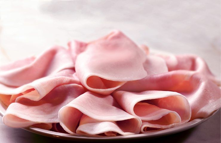 Come riconoscere il prosciutto cotto migliore quando facciamo la spesa