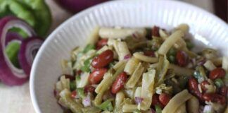 Insalata di fagioli e fagiolini per un pranzo fresco e salutare soprattutto quando fa molto caldo