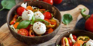 Insalata mista con mozzarella: pronta in 5 minuti per una cena fresca, delicata e insolita