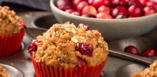 Muffin alle ciliegie e nocciole gustosi e golosi per una colazione da campioni